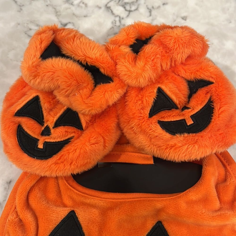 Pumpkin Baby Bib & Booties Set - Halloween Pumpkin Jack O' Lantern Fall Baby NWT - Picture 2 of 6